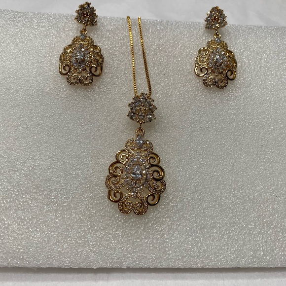 New earrings set - Picture 3 of 7